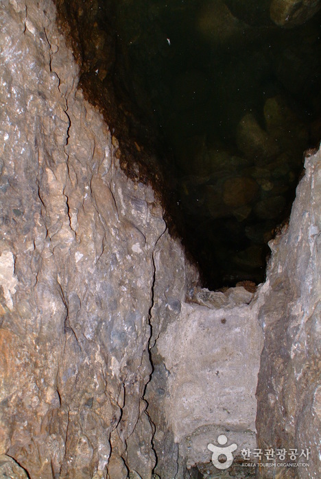 Grotte Hwaeomgul au mont Maisan (마이산 화엄굴)