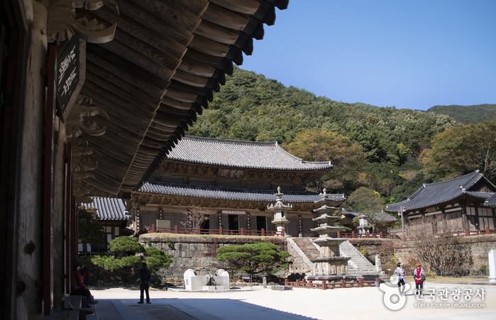 Temple Hwaeomsa (화엄사)