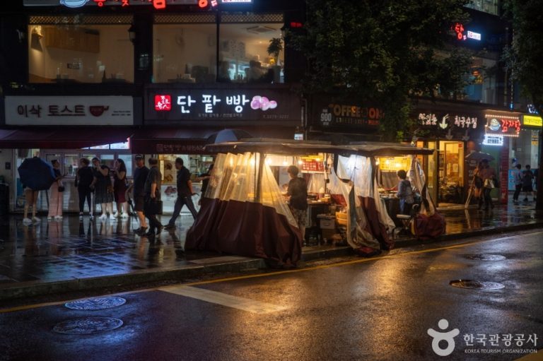 Rue des pojangmachas de Jongno 3-ga (종로3가 포장마차 거리)