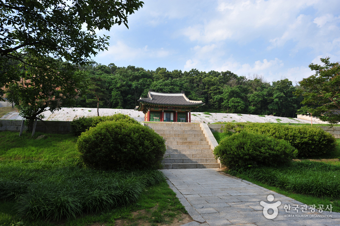 Site du palais Goryeogungji (고려궁지)