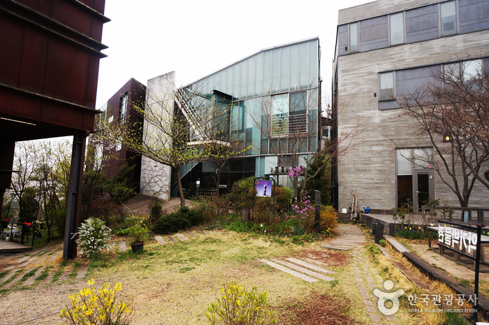 Musée des instruments folkloriques du monde (세계민속악기박물관)