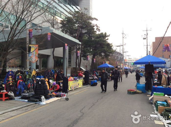 Marché aux puces de Séoul (서울 풍물시장)