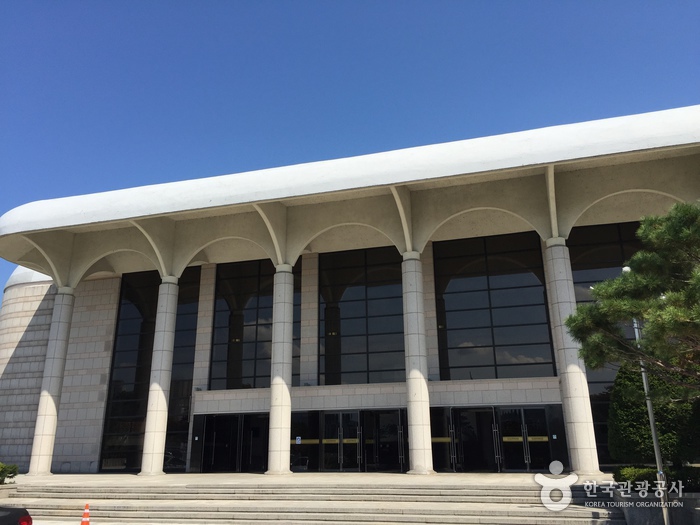 Le Centre culturel et artistique de Chuncheon (춘천문화예술회관)