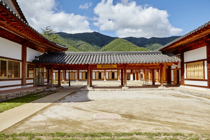 Pohang Traditional Culture Center / 포항전통문화체험관