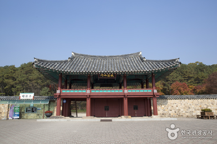 Forteresse Busosanseong et vestiges Gwanbungni (patrimoine de l’Unesco) – 관북리유적과 부소산성