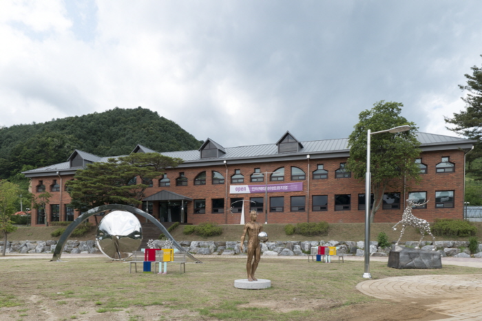 Interactive Art Museum (인터렉티브아트뮤지엄)