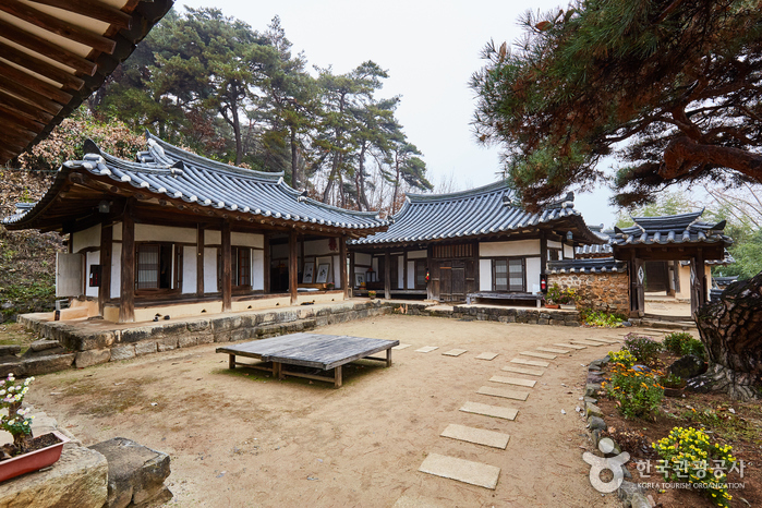 Okyeon pavilion / 옥연정사