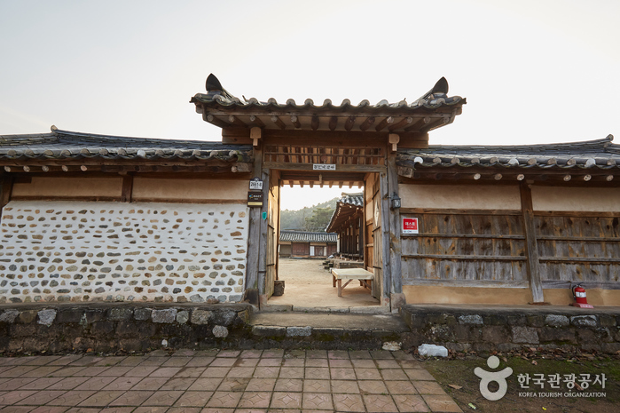 Jeongjae Head House / 정재종택