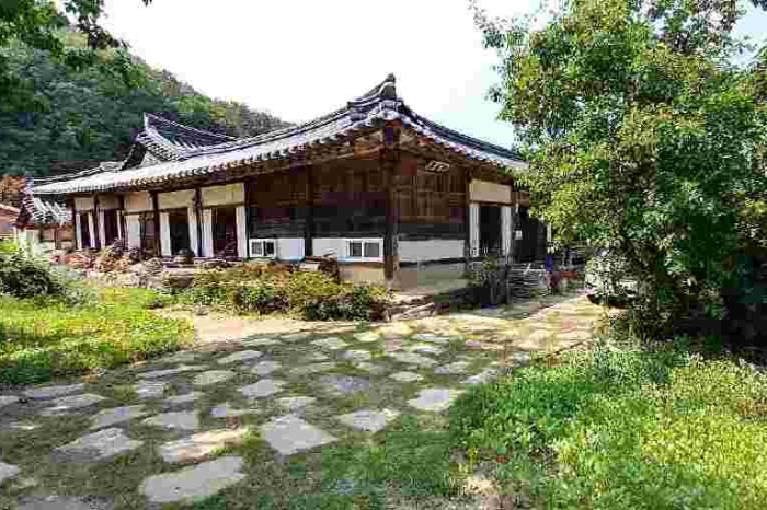 Chunujae House / 춘우재고택