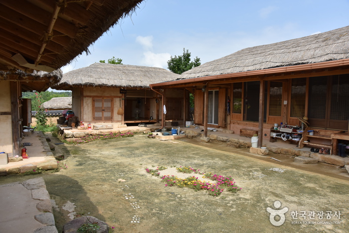 Ga Gyeong Jae / 가경재