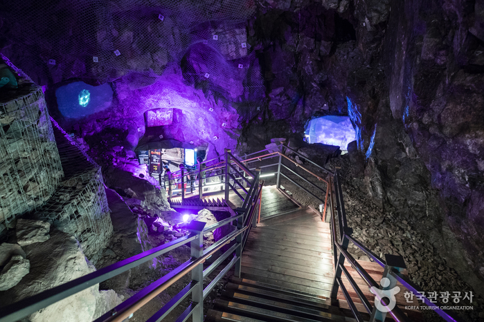 Gwangmyeong Cave (광명동굴)