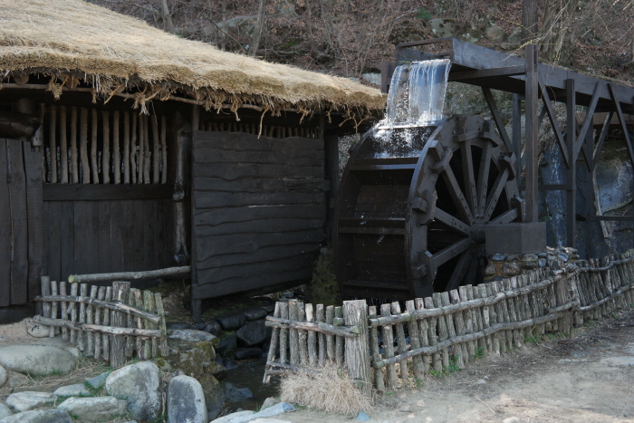 Chemin Baeknigil de la littérature Hyoseok (효석문학 100리길)