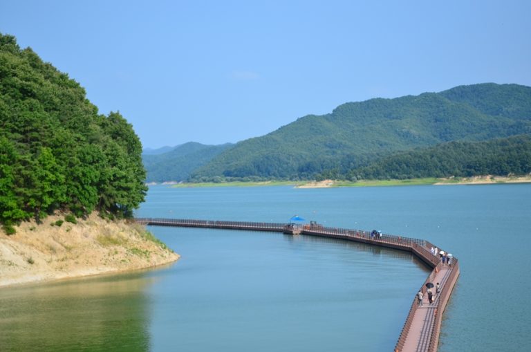 Chemin maritime Sunseong Susang-gil (선성수상길)