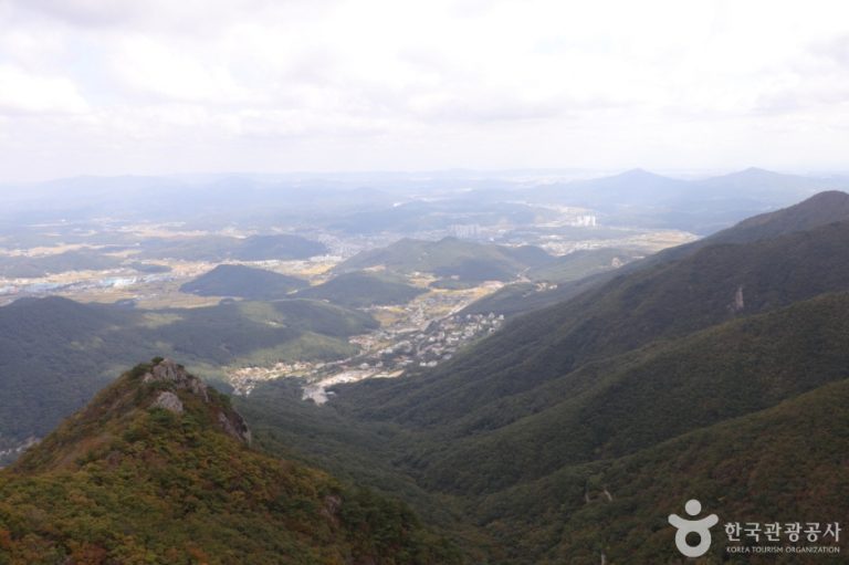 Grand ensemble des sources d’eau chaude Deungeok  (등억온천단지)