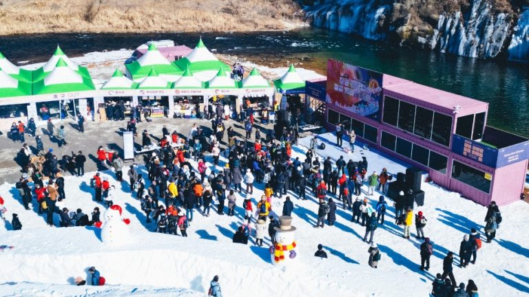 Festival de randonnée sur glace de la rivière Hantangang à Cheorwon (철원 한탄강 얼음트레킹 축제)