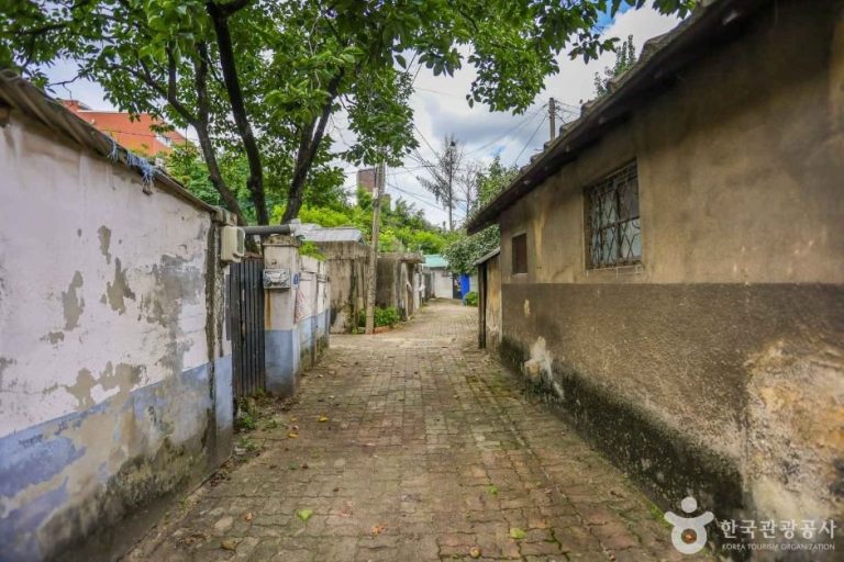 Quartier des logements ferroviaires (Sollangsiul-gil) (철도관사촌(솔랑시울길))