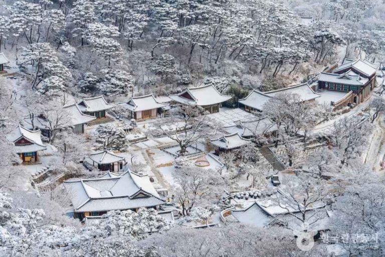 Temple Jeondeungsa à Ganghwa (강화 전등사)