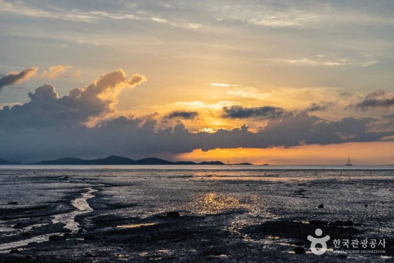 Point d’observation du coucher de soleil de Janghwari (장화리일몰조망지)