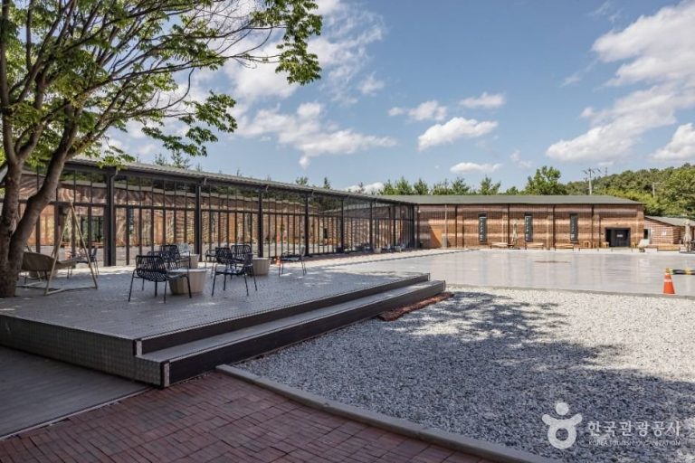 Art Factory Chamgireum (아트팩토리 참기름)