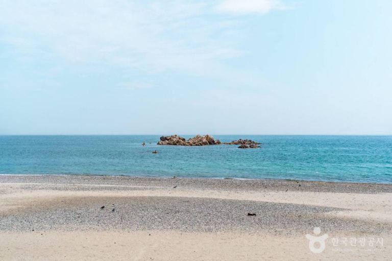 Plage Bonggil Daewangam (봉길대왕암해변)