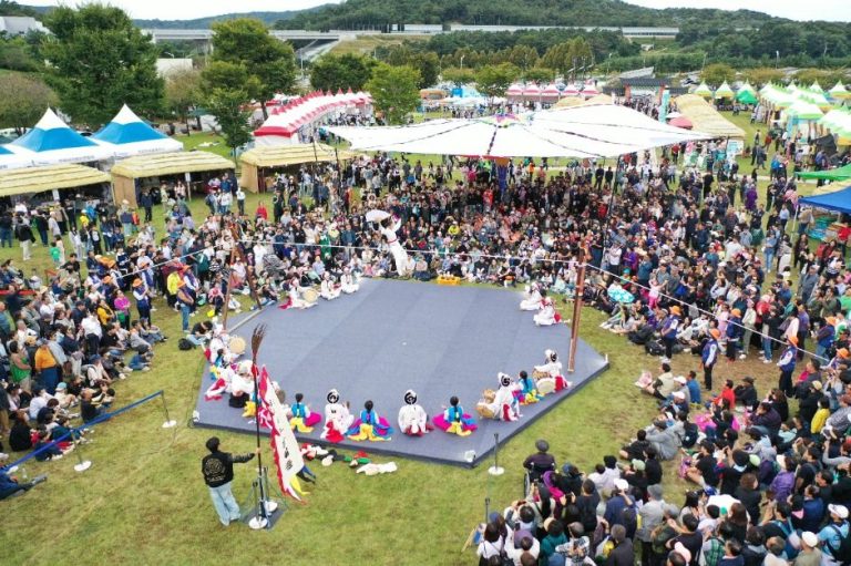 Festival Namsadang Baudeogi à Anseong ([문화관광축제] 안성맞춤 남사당 바우덕이축제 2020)