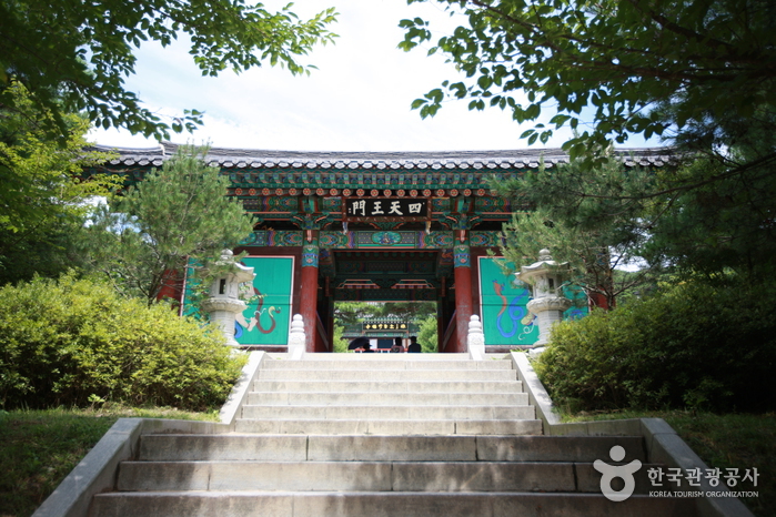 Temple Sudeoksa (수덕사)