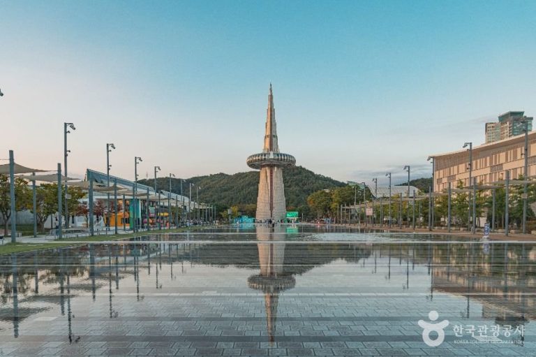 Tour Hanbit (한빛탑)