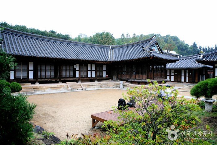 Demeure Lee Jang-u (이장우가옥)